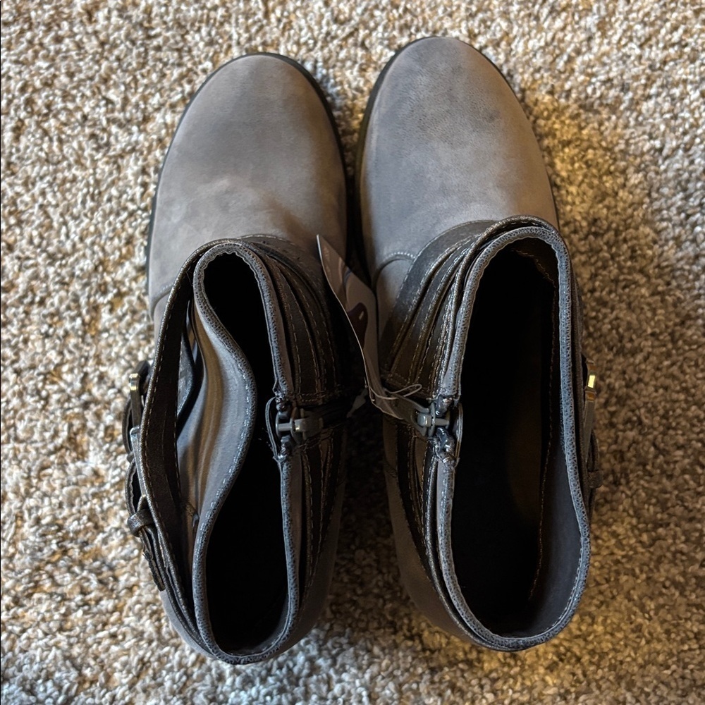 NWT BOOTIES - Picture 8 of 9